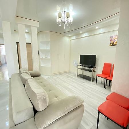 Two Bedroom Large Apartment In Chisinau Exterior photo