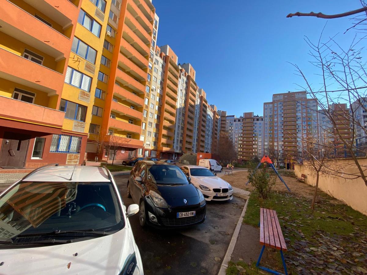 Two Bedroom Large Apartment In Chisinau Exterior photo