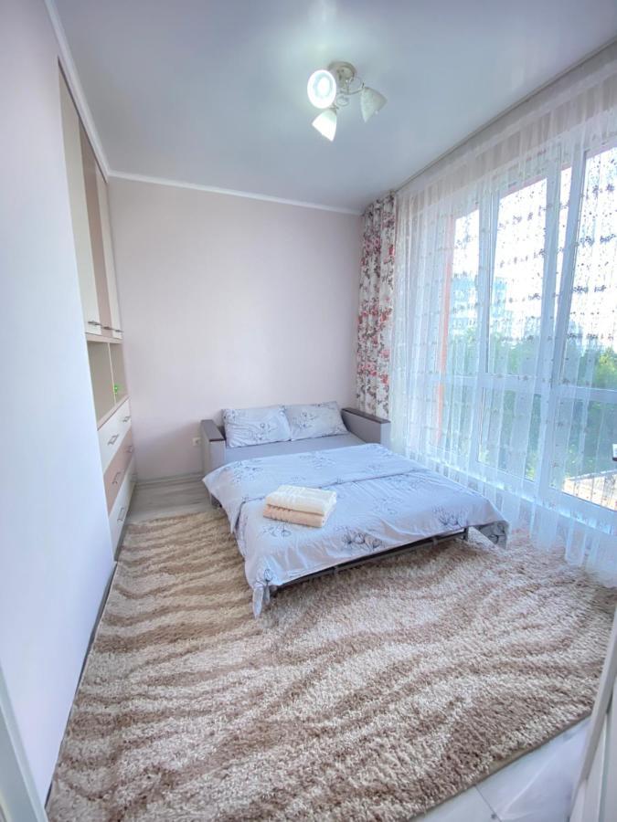 Two Bedroom Large Apartment In Chisinau Exterior photo