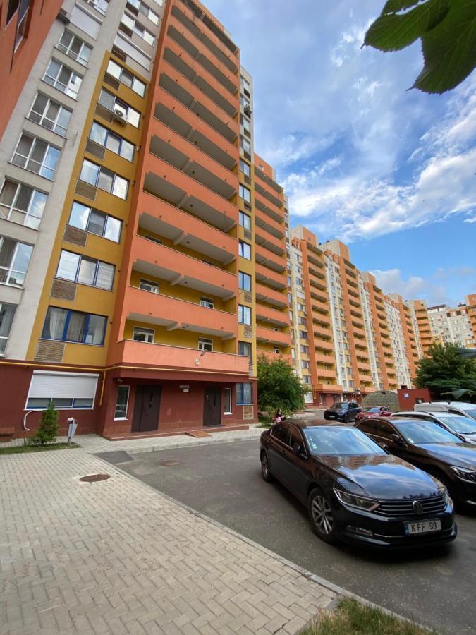 Two Bedroom Large Apartment In Chisinau Exterior photo
